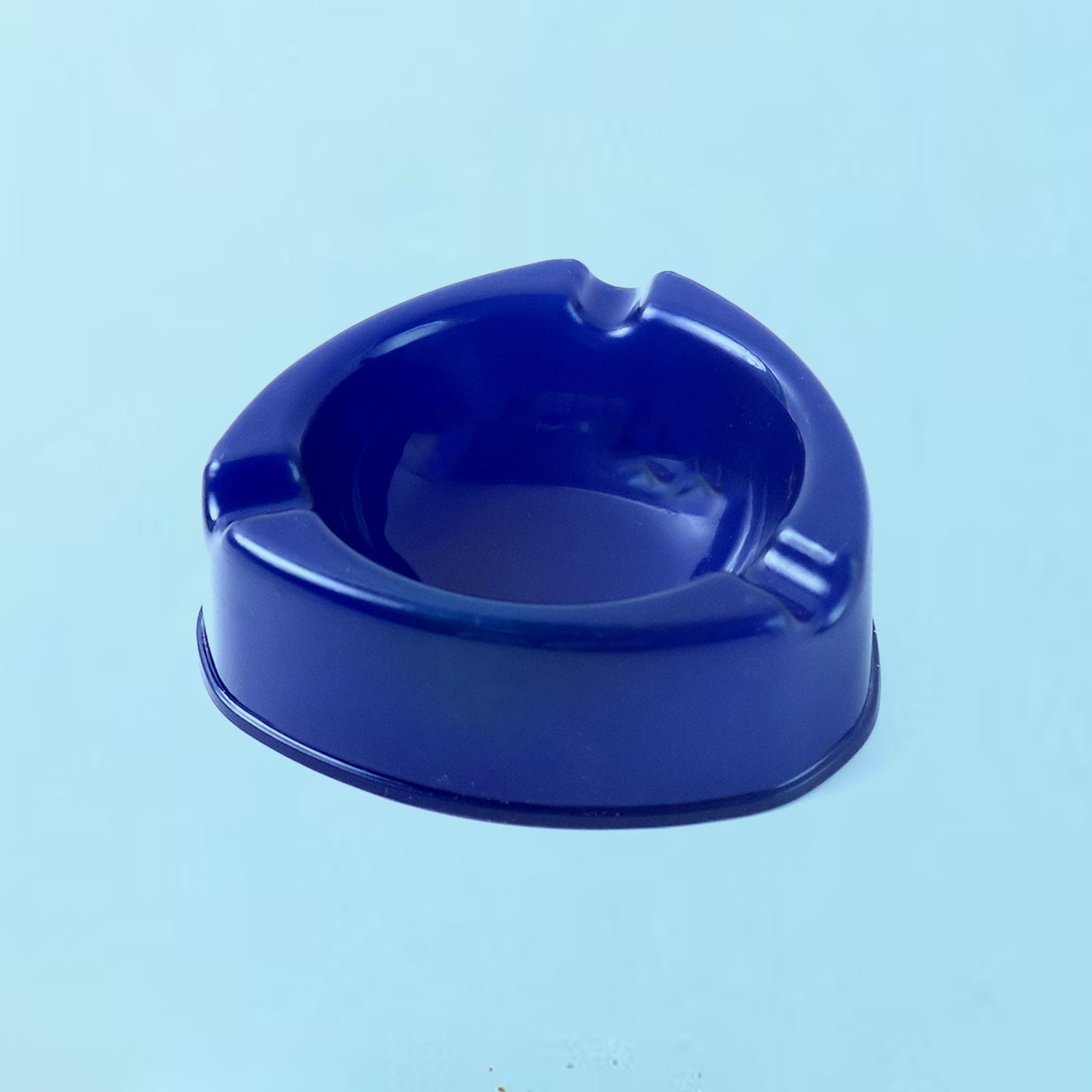 Oblivion Dark Blue Plastic Ashtray (1 pc) Oblivion Dark Blue Plastic Ashtray (1 pc)